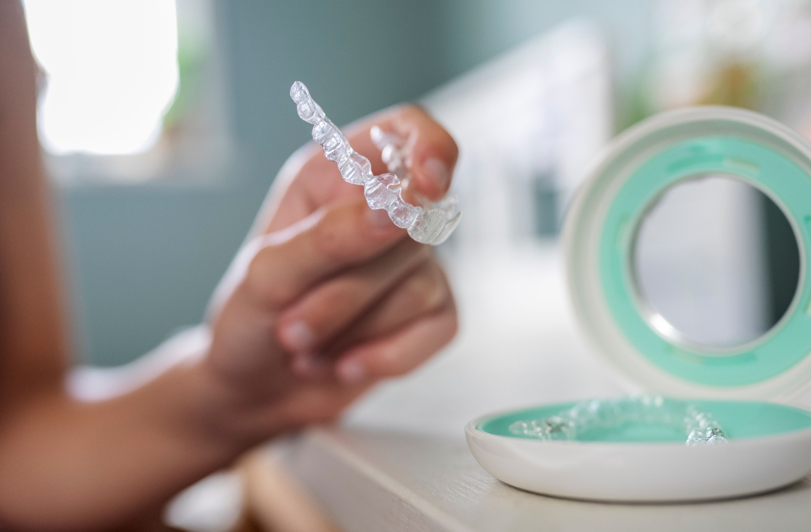 How to straighten teeth without braces